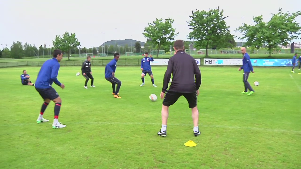 - Håper å krone en fin måned med tre poeng